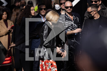 2022-02-26 - Anna Wintour is seen at the Dolce & Gabbana fashion show during the Milan Fashion Week Fall/Winter 2022/2023 on February 26th, 2022 in Milan, Italy. Photo: Cinzia Camela. - DOLCE & GABBANA - OUTSIDE ARRIVALS - MILAN FASHION WEEK WOMENSWEAR FALL/WINTER 2022/2023 - NEWS - FASHION