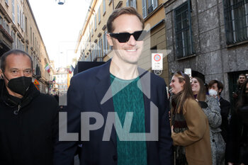 2022-02-27 - Alexander Skarsgård arriving at Armani fashion show during the Milan Fashion Week Fall/Winter 2022/2023 on February 27, 2022 in Milan, Italy.  - ARRIVALS AT ARMANI FASHION SHOW DURING THE MILAN FASHION WEEK FALL/WINTER 2022/2023 - NEWS - FASHION