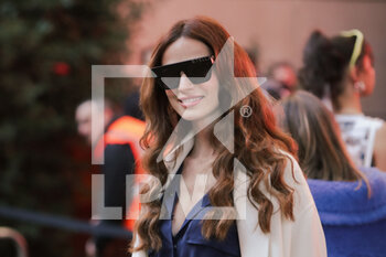 2022-02-27 - Guest wear a Stella McCartney sunglasses at Ferrari fashion show during the Milan Fashion Week Fall/Winter 2022/2023 on February 27, 2022 in Milan, Italy.  - ARRIVALS AT FERRARI FASHION SHOW DURING THE MILAN FASHION WEEK FALL/WINTER 2022/2023 - NEWS - FASHION
