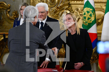 2022-10-22 - ROME, ITALY - OCTOBER 22: Giorgia Meloni during the swearing in of the Meloni government  at the Quirinale Palace, on October 22, 2022 in Rome, Italy.
(Photo by Fabrizio Corradetti / LiveMedia) - SWEARING IN OF THE MELONI GOVERNMENT AT THE QUIRINALE PALACE - NEWS - POLITICS