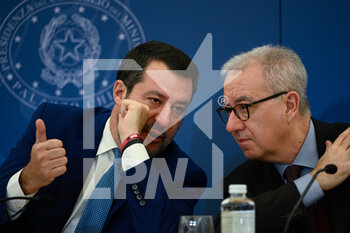 2022-11-22 - Matteo Salvini and Alfredo Mantovano during the session press conference after the approval of the 2023 Budget bill by the Council of Ministerst October 25, 2022 in Rome, Italy. - PRESS CONFERENCE AFTER THE APPROVAL OF THE 2023 BUDGET BILL BY THE COUNCIL OF MINISTERS - NEWS - POLITICS
