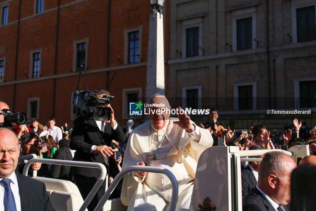 #Seguimi - Teenagers meet the Pope - NEWS - RELIGION