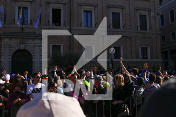 2022-04-18 - The crowd at the event - #SEGUIMI - TEENAGERS MEET THE POPE - NEWS - RELIGION