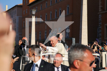 2022-04-18 -  - #SEGUIMI - TEENAGERS MEET THE POPE - NEWS - RELIGION
