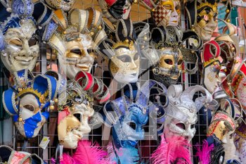 2022-02-19 - Typical masks of the Venice carnival on display - VENICE CARNIVAL 2022 - NEWS - SOCIETY