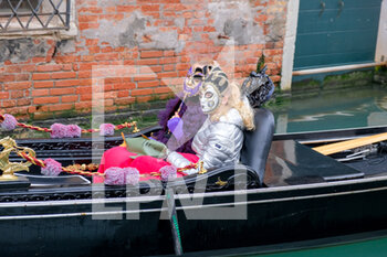 2022-02-19 - Gondola masks - VENICE CARNIVAL 2022 - NEWS - SOCIETY