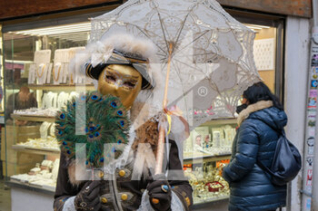 2022-02-19 - Typical Venetian carnival costume - VENICE CARNIVAL 2022 - NEWS - SOCIETY