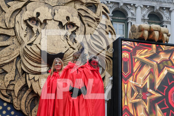 2022-02-19 - Trio of masks on stage in Piazza San Marco - VENICE CARNIVAL 2022 - NEWS - SOCIETY