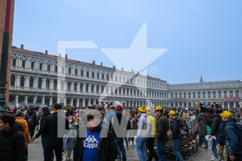 2022-02-19 - Tourists in Piazza San Marco - VENICE CARNIVAL 2022 - NEWS - SOCIETY