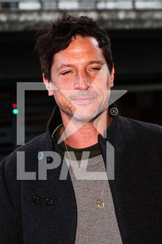 2022-01-16 - Simon Rex arrives at Palazzo Parigi during the MFW 2022 in Milan, Italy - CELEBRITY SIGHTNING - MFW 2022 - NEWS - VIP