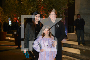 2022-04-05 - Laura Pausini with her partner Paolo Carta and their daughter Paola - PRESENTATION OF THE FILM WITH LAURA PAUSINI “PIACERE DI CONOSCERTI” - NEWS - VIP