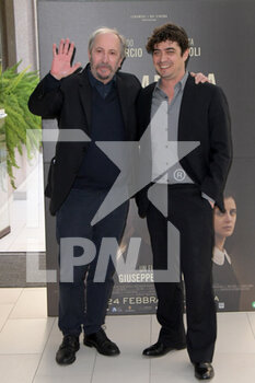 2022-02-22 - Giuseppe Piccioni e Riccardo Scamarcio - PHOTOCALL L'OMBRA DEL GIORNO - REPORTAGE - VIP