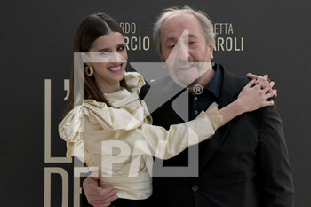 2022-02-22 - Giuseppe Piccioni e Benedetta Porcaroli - PHOTOCALL L'OMBRA DEL GIORNO - REPORTAGE - VIP