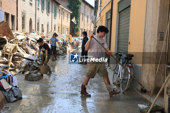 2023-05-22 - City of Faenza damage after flood - volunteers, street cleaning, debris and rubble in the streets. - in the pic. Municipal music school damages - Faenza, (RA), May 22, 2023 - photo: stringer Bologna - FLOOD DAMAGES IN THE CITY OF FAENZA - REPORTAGE - ENVIRONMENT