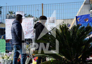 02/03/2023 - flowers and drawings in front of sports hall funeral home - MATTARELLA PRESIDENT OF THE  ITALIAN REPUBLIC VISITING CROTONE AFTER THE MIGRANT SHIPWRECK - NEWS - CRONACA