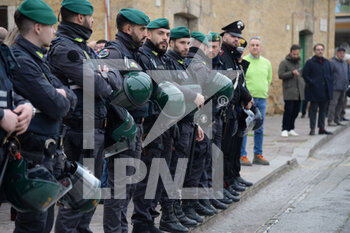 09/03/2023 - Police patrol the streets - ITALIAN COUNCIL OF MINISTERS TO CUTRO (CROTONE) - NEWS - CRONACA