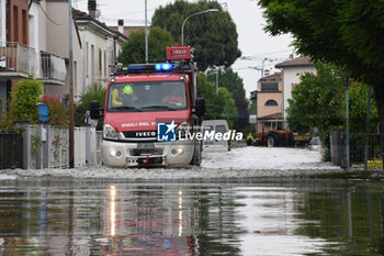 2023-05-19 - Vigili del Fuoco e volontari al lavoro durante l'alluvione a Lugo di Romagna (Lugo di Romagna during the flood) - ALLUVIONE (FLOOD) AT LUGO DI ROMAGNA - NEWS - CHRONICLE