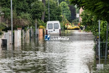 2023-05-19 - Vigili del Fuoco e volontari al lavoro durante l'alluvione a Lugo di Romagna (Lugo di Romagna during the flood) - ALLUVIONE (FLOOD) AT LUGO DI ROMAGNA - NEWS - CHRONICLE