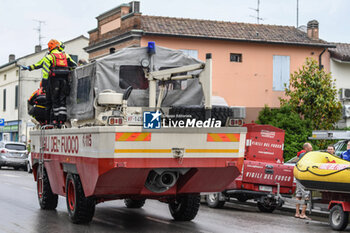 2023-05-19 - I mezzi dei vigili del fuoco nelle zone alluvionate a Lugo di Romagna (Lugo di Romagna during the flood) - ALLUVIONE (FLOOD) AT LUGO DI ROMAGNA - NEWS - CHRONICLE