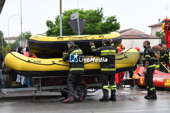 2023-05-19 - I vigili del fuoco al lavoro durante l'alluvione a Lugo di Romagna (Lugo di Romagna during the flood) - ALLUVIONE (FLOOD) AT LUGO DI ROMAGNA - NEWS - CHRONICLE