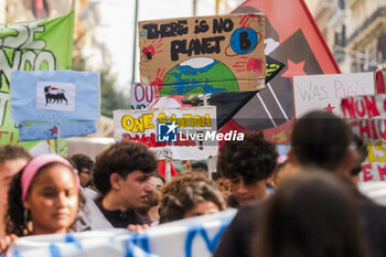 2023-10-06 - Friday For Future, students, associations, movements, in the square to demonstrate against climate change in Naples on October, 8 2023. - FRIDAY FOR FUTURE DEMONSTRATION IN NAPOLI - NEWS - CHRONICLE