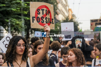 2023-10-06 - Friday For Future, students, associations, movements, in the square to demonstrate against climate change in Naples on October, 8 2023. - FRIDAY FOR FUTURE DEMONSTRATION IN NAPOLI - NEWS - CHRONICLE