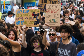 2023-10-06 - Friday For Future, students, associations, movements, in the square to demonstrate against climate change in Naples on October, 8 2023. - FRIDAY FOR FUTURE DEMONSTRATION IN NAPOLI - NEWS - CHRONICLE