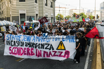 2023-10-06 - Friday For Future, students, associations, movements, in the square to demonstrate against climate change in Naples on October, 8 2023. - FRIDAY FOR FUTURE DEMONSTRATION IN NAPOLI - NEWS - CHRONICLE