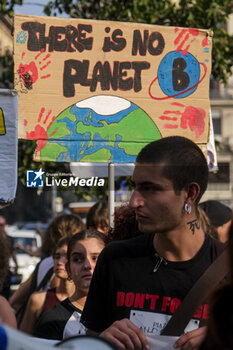 2023-10-06 - Friday For Future, students, associations, movements, in the square to demonstrate against climate change in Naples on October, 8 2023. - FRIDAY FOR FUTURE DEMONSTRATION IN NAPOLI - NEWS - CHRONICLE