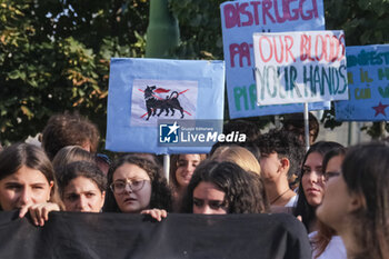 2023-10-06 - Friday For Future, students, associations, movements, in the square to demonstrate against climate change in Naples on October, 8 2023. - FRIDAY FOR FUTURE DEMONSTRATION IN NAPOLI - NEWS - CHRONICLE