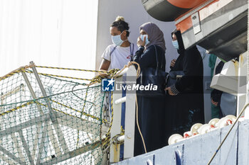 The ship Geo Barents with 258 migrants on board in Salerno - NEWS - CHRONICLE