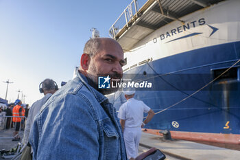 2023-10-09 - On the quay in the port of Saleno, Moyossav Alkaraceh, 50, from Syria, waits for his wife Samar who is on the ship Geo Barents. Moyossav has been living and working in Germany for years and has not seen his wife for 3 years during The disembarkation operations of the ship Geo Barents with 258 migrants on board, 26 of whom are unaccompanied minors, from Syria, Egypt, Sudan, Sierra Leone and Pakistan, docked at the Manfredi quay in the port of Salerno. - THE SHIP GEO BARENTS WITH 258 MIGRANTS ON BOARD IN SALERNO - NEWS - CHRONICLE