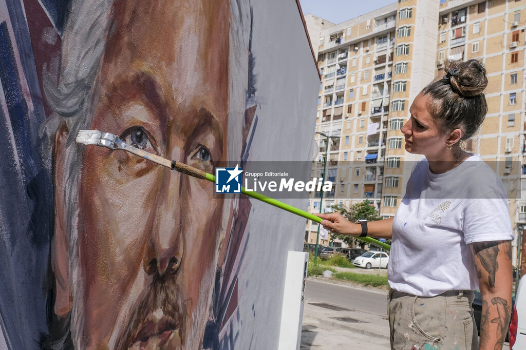 Mural dedicated to Julian Assange in Naples - NEWS - CHRONICLE