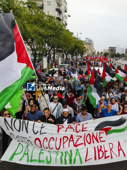 2023-10-20 - Naples procession in favour of the Palestinian people, among the participants Usb trade unions, Si Cobas and Cobas, various social centres, the Rete dei Comunisti Campania, the university self-managed collective, Potere al Popolo and various other unions - PRO-PALESTINE DEMONSTRATION  - NEWS - CHRONICLE