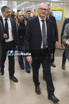 2023-11-21 - Minister of Education and Merit, Giuseppe Valditara meets students from three schools in Campania, Italy, the minister visits the 'Apple Developer Academy', San Giovanni a Teduccio Campus. - MINISTER OF EDUCATION AND MERIT, GIUSEPPE VALDITARA IN NAPLES - NEWS - CHRONICLE