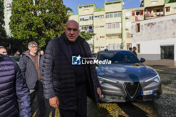 2023-12-22 - Defence Minister Guido Crosetto visiting Don Patriciello's parish in Caivano behind him the green park of Caivano - ITALIAN DEFENCE MINISTER GUIDO CROSETTO IN CAIVANO - NEWS - CHRONICLE