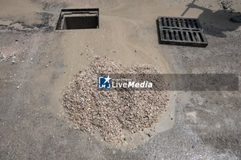 2023-05-21 - Debris removed from manholes - EMILIA ROMAGNA'S FLOOD, MAY 2023 - REPORTAGE - CHRONICLE