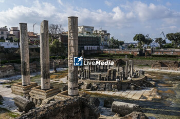 2023-10-04 - Roman ruins of the temple of Serapis in the city of Pozzuoli, in the Campi Flegrei zone. In reality, these are the remains of the ancient 'Macellum', the public market of ancient Puteoli. - CAMPI FLEGREI - REPORTAGE - CHRONICLE