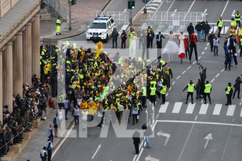 2023-01-21 - Yellow group coming to the square - BERGAMO BRESCIA ITALIAN CAPITAL OF CULTURE 2023 - 
