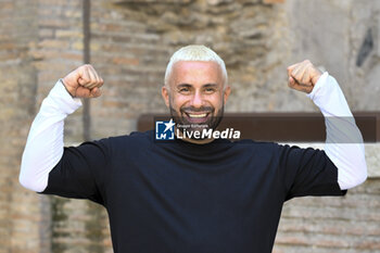 2023-09-07 - Luca Tommassini during the press conference for the presentation Time for Change event, at the Temple of Venus, 7 September 2023, Rome, Italy. - TIME FOR CHANGE PRESENTATION PRESS CONFERENCE - REPORTAGE - CULTURE