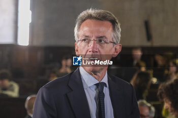 2023-09-29 - The Mayor of Naples Gaetano Manfredi looks during In viaggio con la banca d'italia travelling event to promote financial culture stops in Naples 29 September 2023 at the maschio angioino - ITALY:  IN VIAGGIO CON LA BANCA D'ITALIA , IGNAZIO VISCO IN NAPLES  - NEWS - ECONOMY