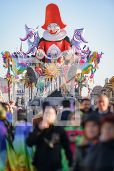 2023-02-04 - inauguration of the 150th edition of the Viareggio Carnival, the floats travel along the seafront avenues with thousands of people - CARNEVALE DI VIAREGGIO PRIMO CORSO - NEWS - EVENTS