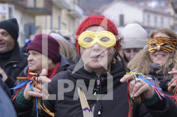 2023-02-19 - Traditional masks dance through the streets of the village at the Tarantella sound during historical carnival on Febraury 19, 2023 in Montemarano (AV), Italy - CARNEVALE DI MONTEMARANO - NEWS - EVENTS