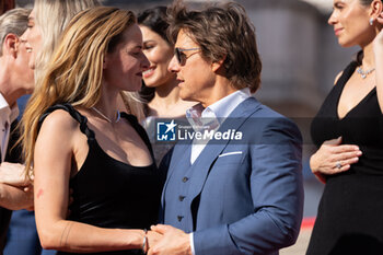 2023-06-19 - A glance between Rebecca Ferguson and Tom Cruise, during the Red Carpet at the Global Premiere of Paramount Pictures' 