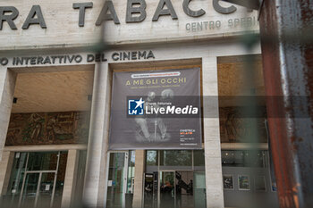 2023-11-04 - outside the Milan film library, the Mic - A ME  GLI OCCHI - MAGHI, FORZUTI, ILLUSIONISTI, FACHIRI E CINEMA - NEWS - EVENTS