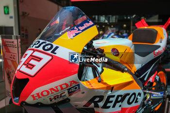 2023-11-07 - Details of Marc Marquez Honda RCV213 MotoGP bike exposedat 80th edition of EICMA - Milan International Exhibition of Cycle and Motorcycle at Rho Fair on November 7, 2023, Rho - Milan, Italy. - EICMA - 80TH EDITION OF INTERNATIONAL CYCLE AND MOTORCYCLE EXHIBITION - NEWS - EVENTS