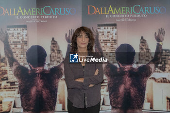 2023-11-14 - Angela Baraldi - DALLAMERICACARUSO - PHOTOCALL - NEWS - EVENTS