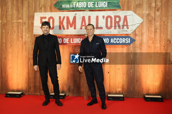 2023-12-18 - Italian actors Fabio De Luigi and Stefano Accorsi attempting at the premiere of their new movie “50 km all’ora” at “Modernissimo” cinema in Bologna, December 18, 2023, Bologna, Italy - ANTEPRIMA 