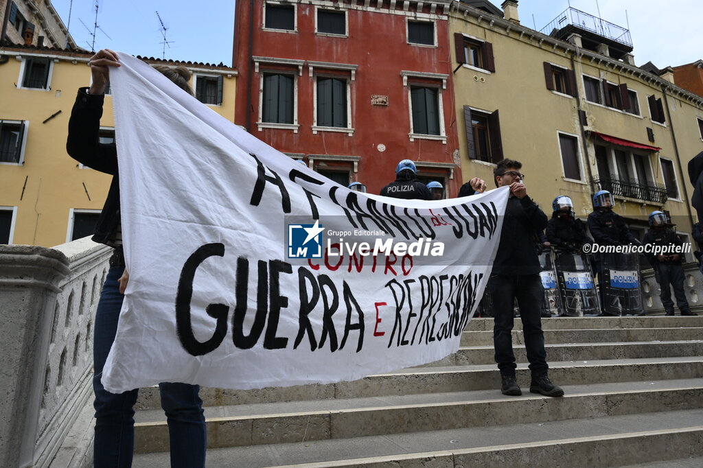 Anarchists' demostration in favour of Juan and Alfredo Cospito - REPORTAGE - EVENTS