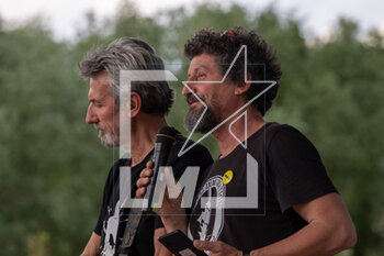 2023-05-07 - Don Fabio Corazzina with Charlie from Mercanti di Liquore - BERGAMO-BRESCIA IN CAMMINO - REPORTAGE - EVENTS